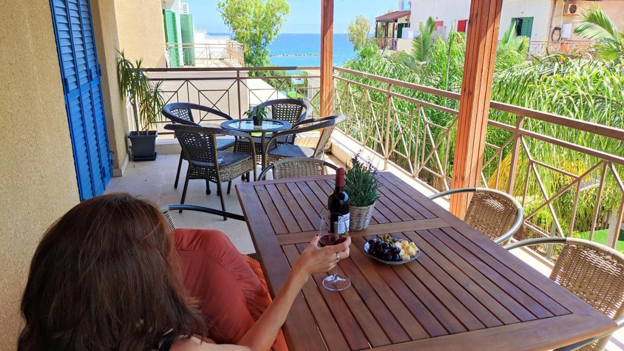 The Salnik Beach Apartment Лимасол Екстериор снимка