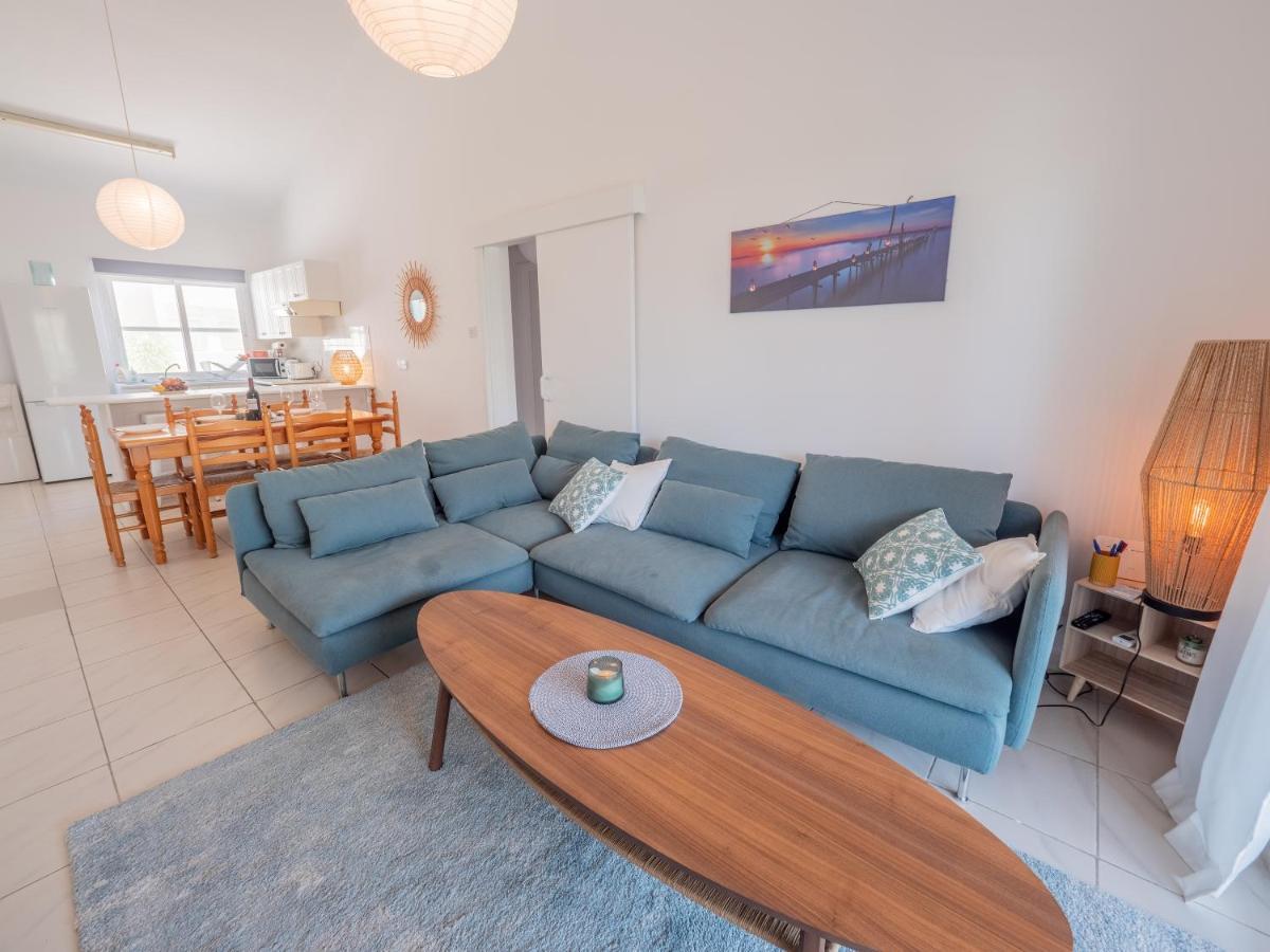 The Salnik Beach Apartment Лимасол Екстериор снимка