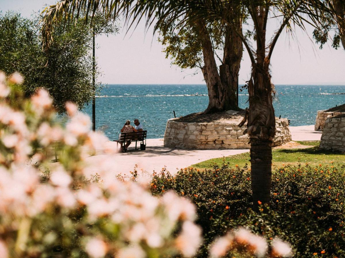 The Salnik Beach Apartment Лимасол Екстериор снимка