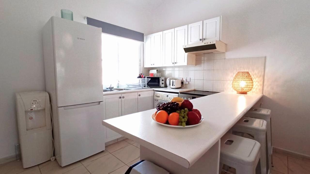 The Salnik Beach Apartment Лимасол Стая снимка